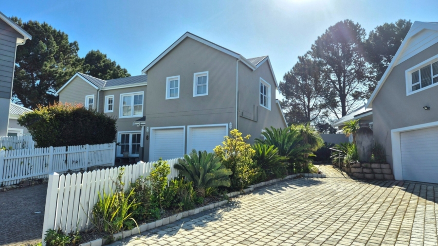 4 Bedroom Property for Sale in Goose Valley Western Cape